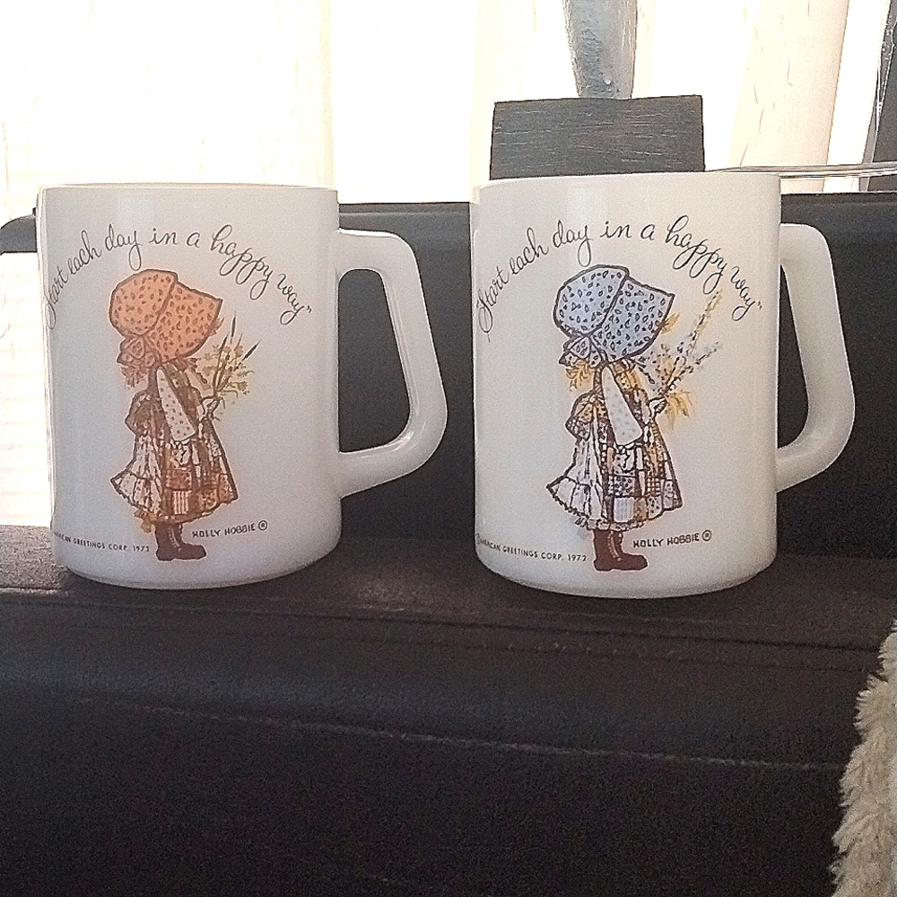 Vintage 1972 Hollie Hobbie milk glasses